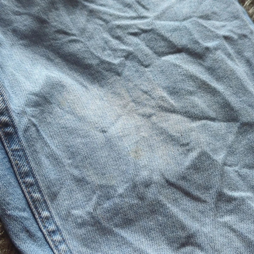 Everlane Original Cheeky Jean in Stone-washed Sky - Picture 11 of 16